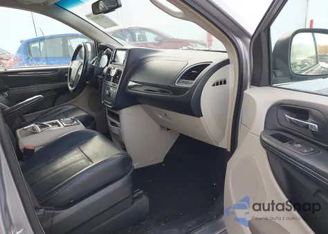 2016 Chrysler Town & Country Touring z USA, uszkodzony, nr VIN 2C4RC1BG3GR292676